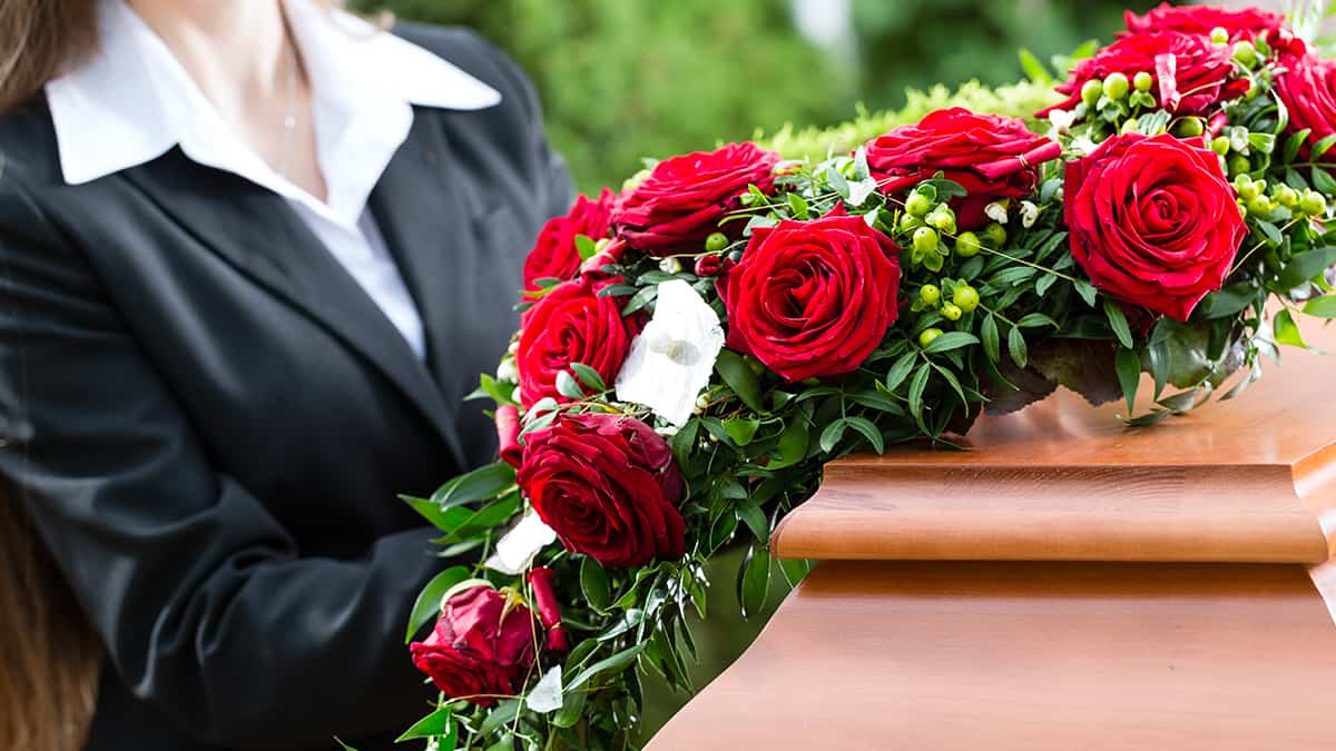 Importância da entrega de flores na morte de um colaborador